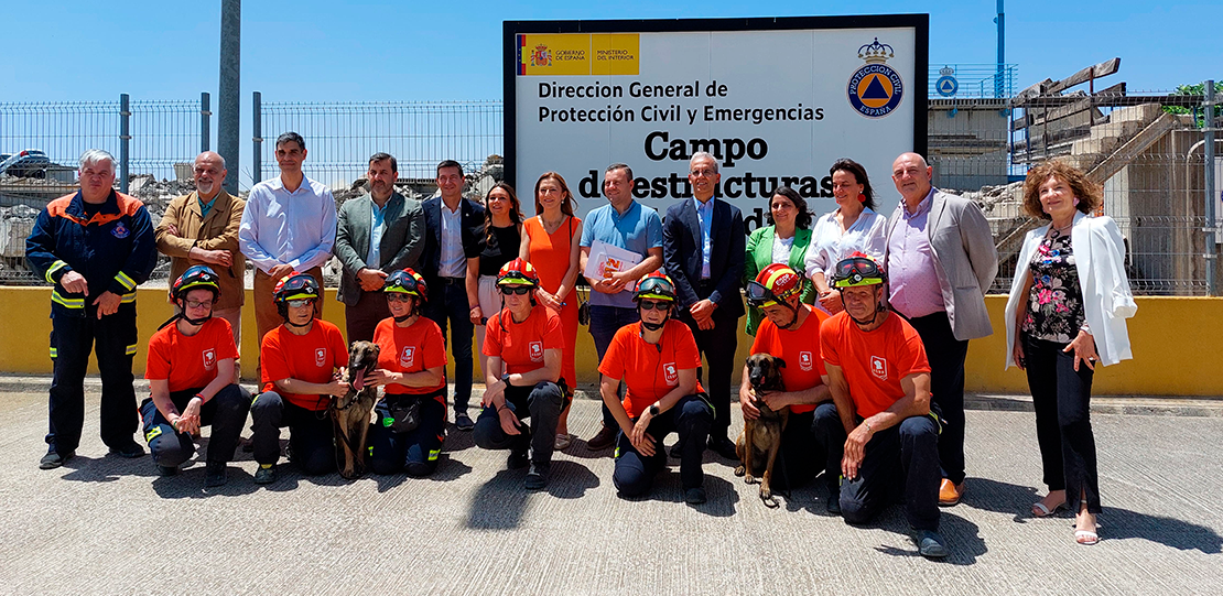 Foto de grupo de las autoridades asistentes al acto